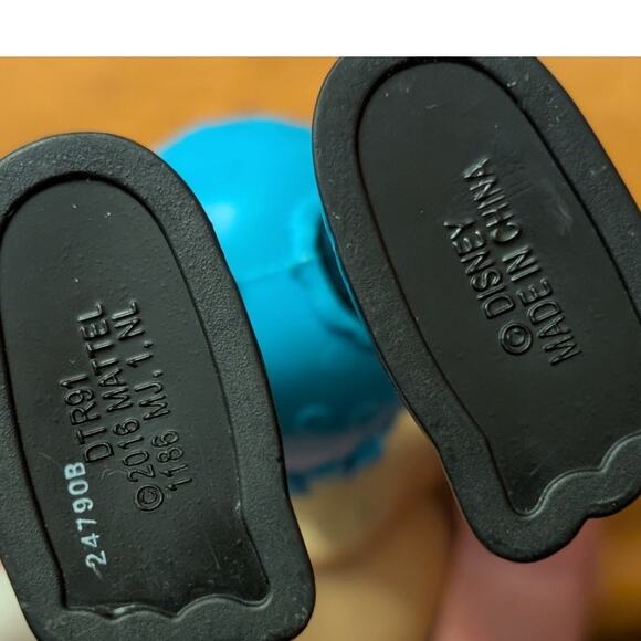 Minnie Mouse Dress Up Doll Snap N Style - Picture 3 of 5